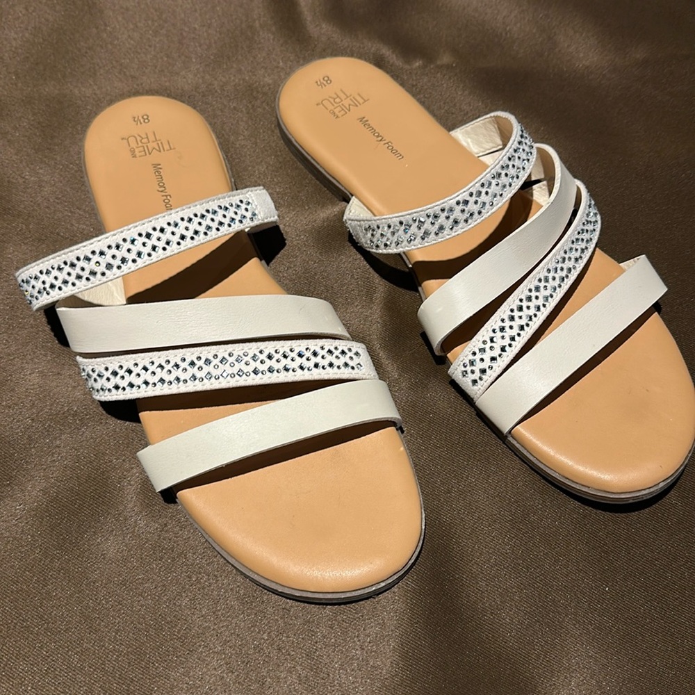 Slip on sandals, flats